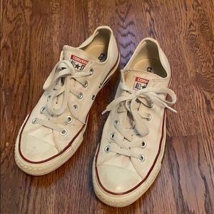 White converse low tops size 8.5W 6.5M